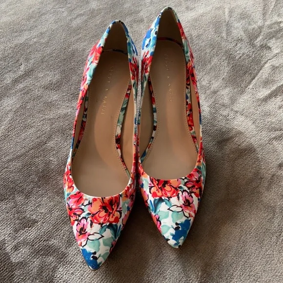 Kelly and Katie Heels - Picture 1 of 8